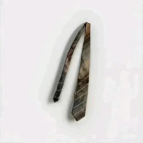 Reaction Kenneth Cole Men's Tie Ancona Stripe  NWT Blue Silk Blend. - Picture 1 of 3